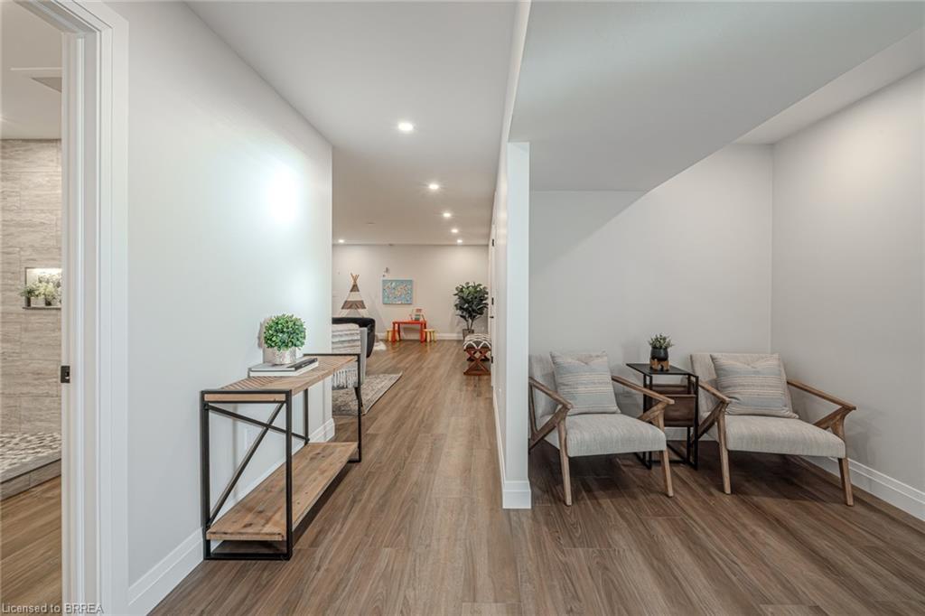 51 Brown Street W Property Photo 39