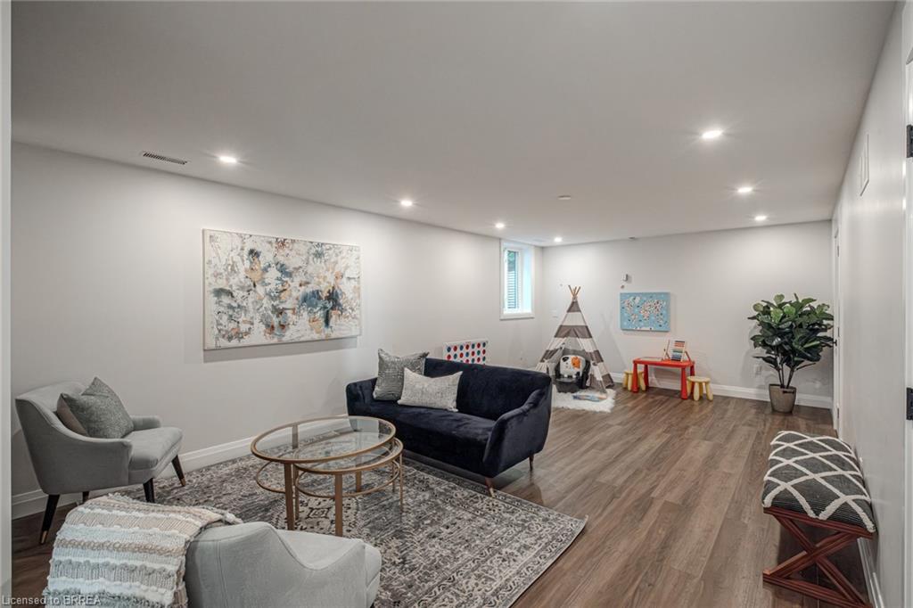 51 Brown Street W Property Photo 40
