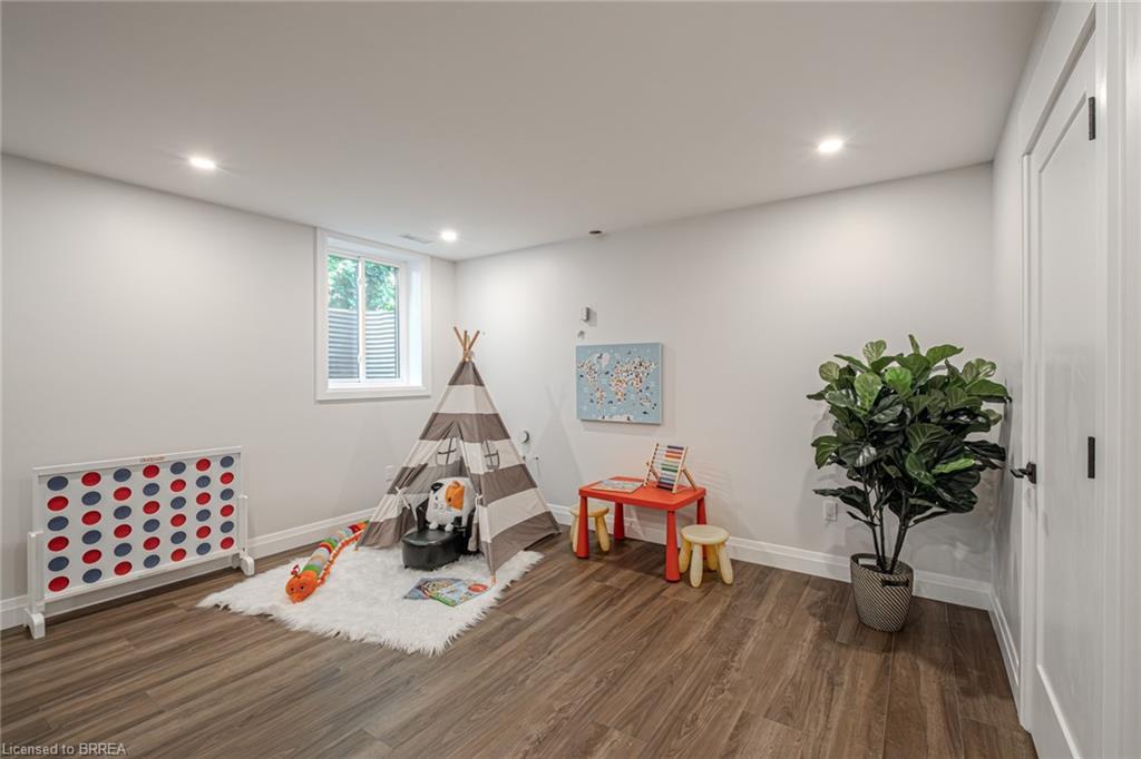 51 Brown Street W Property Photo 44