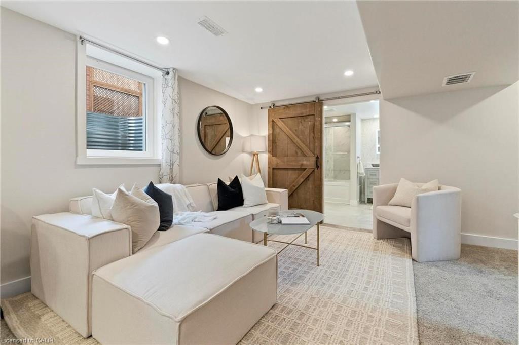 2-627 Upper Ottawa Street Property Photo 1