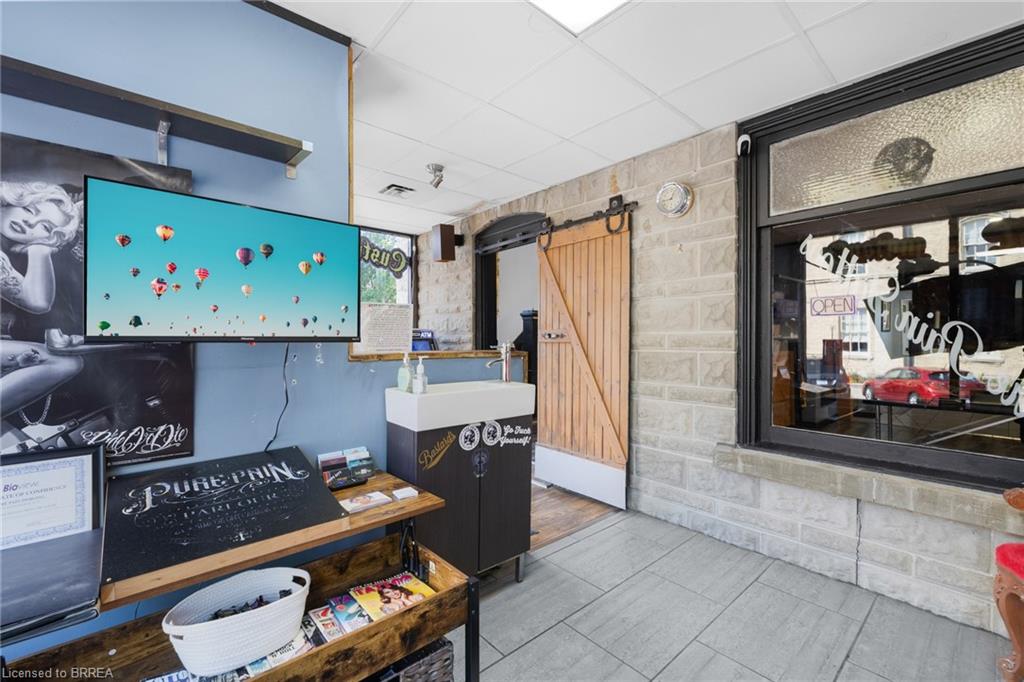 96 Court Street Property Photo 4