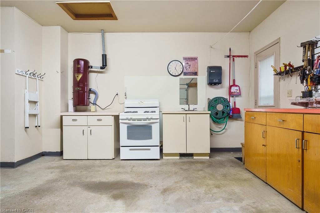 322 Stone Church Road E Property Photo 44