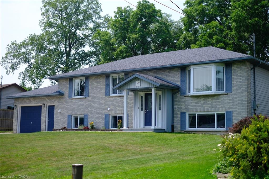 47 Winnett Street N Property Photo 1