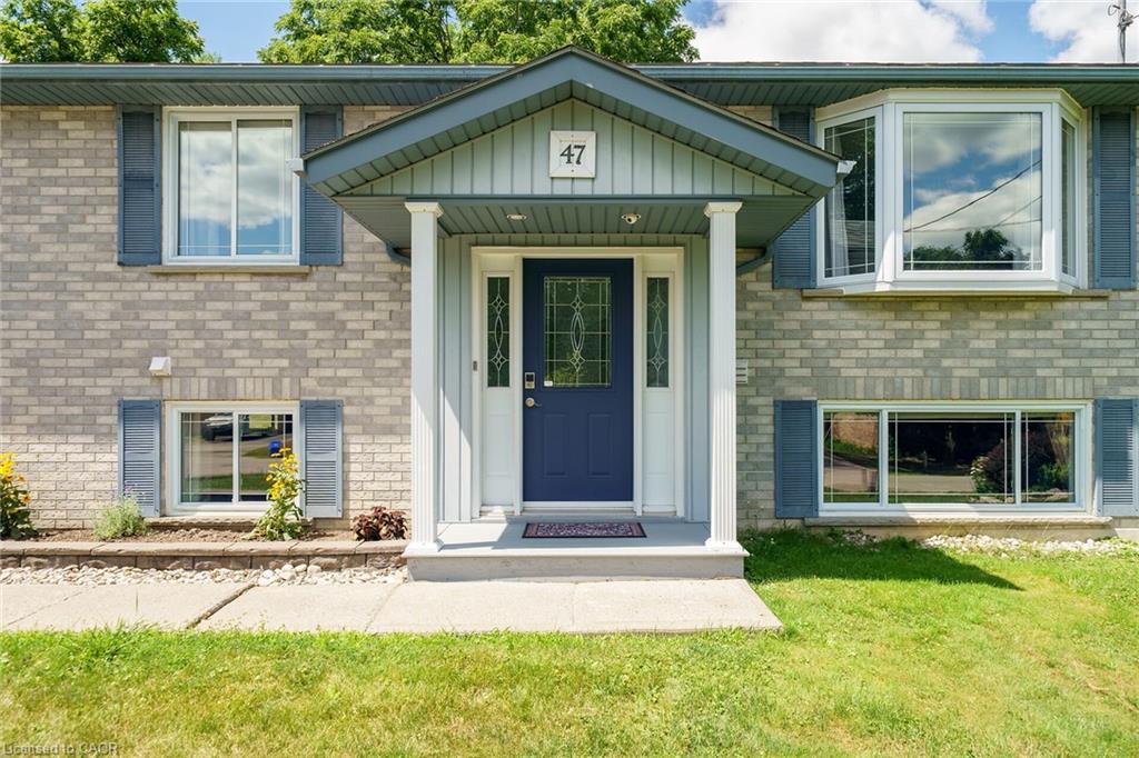 47 Winnett Street N Property Photo 2