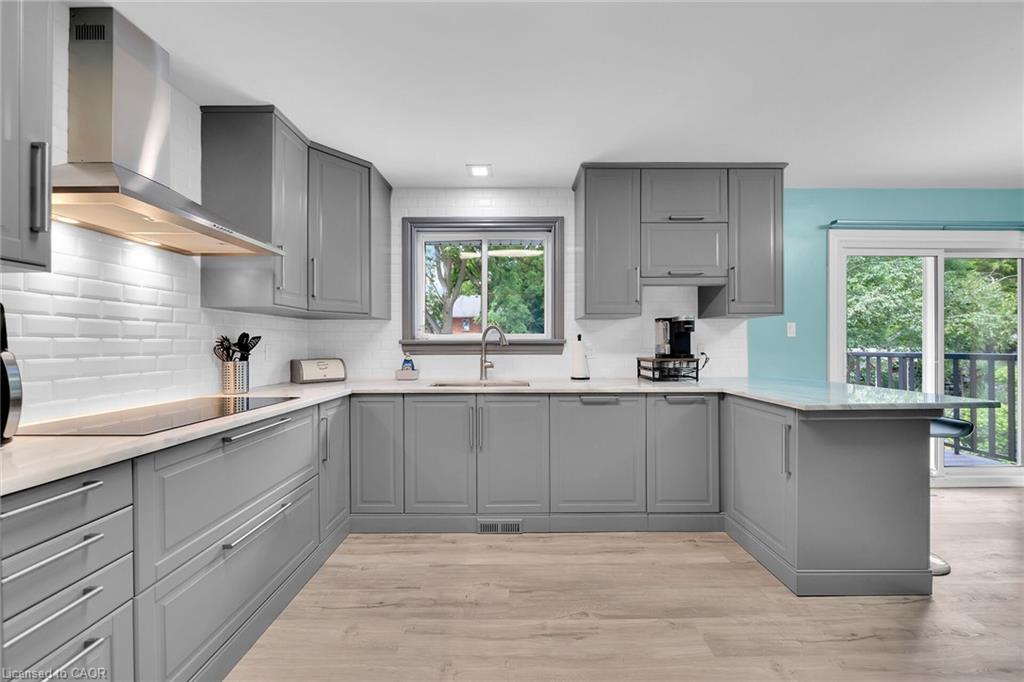 47 Winnett Street N Property Photo 4