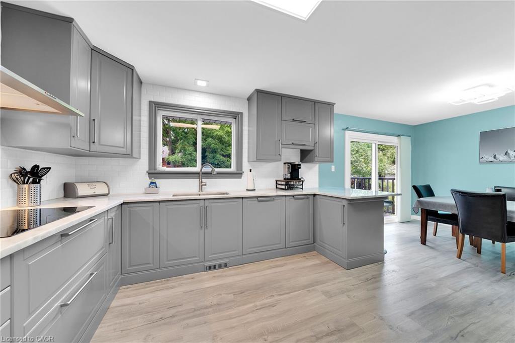 47 Winnett Street N Property Photo 5