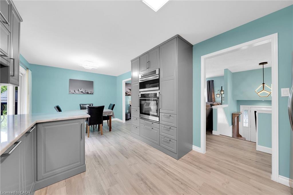 47 Winnett Street N Property Photo 6