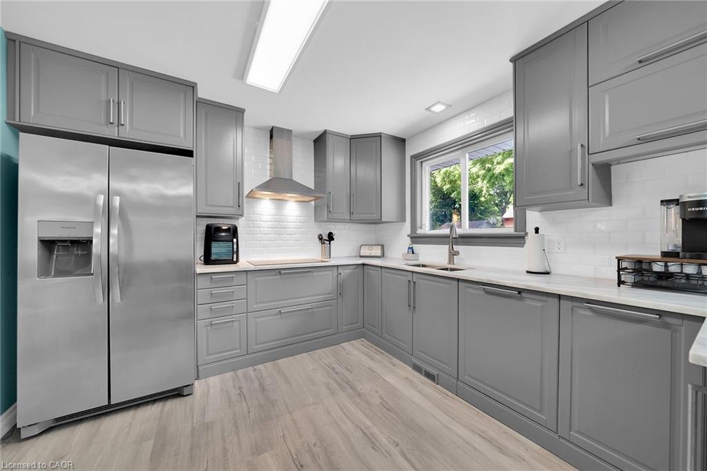 47 Winnett Street N Property Photo 7