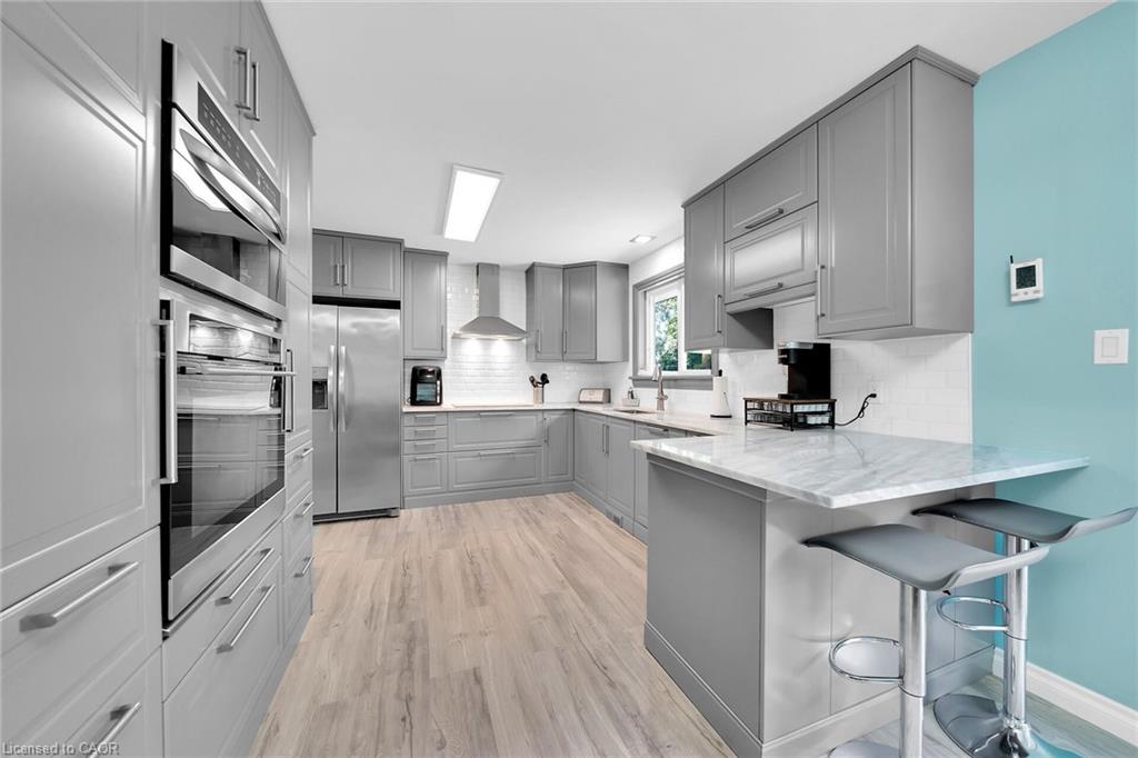 47 Winnett Street N Property Photo 8