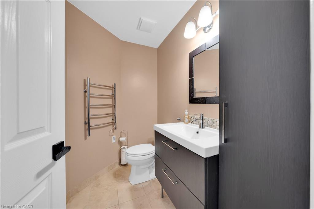 47 Winnett Street N Property Photo 12