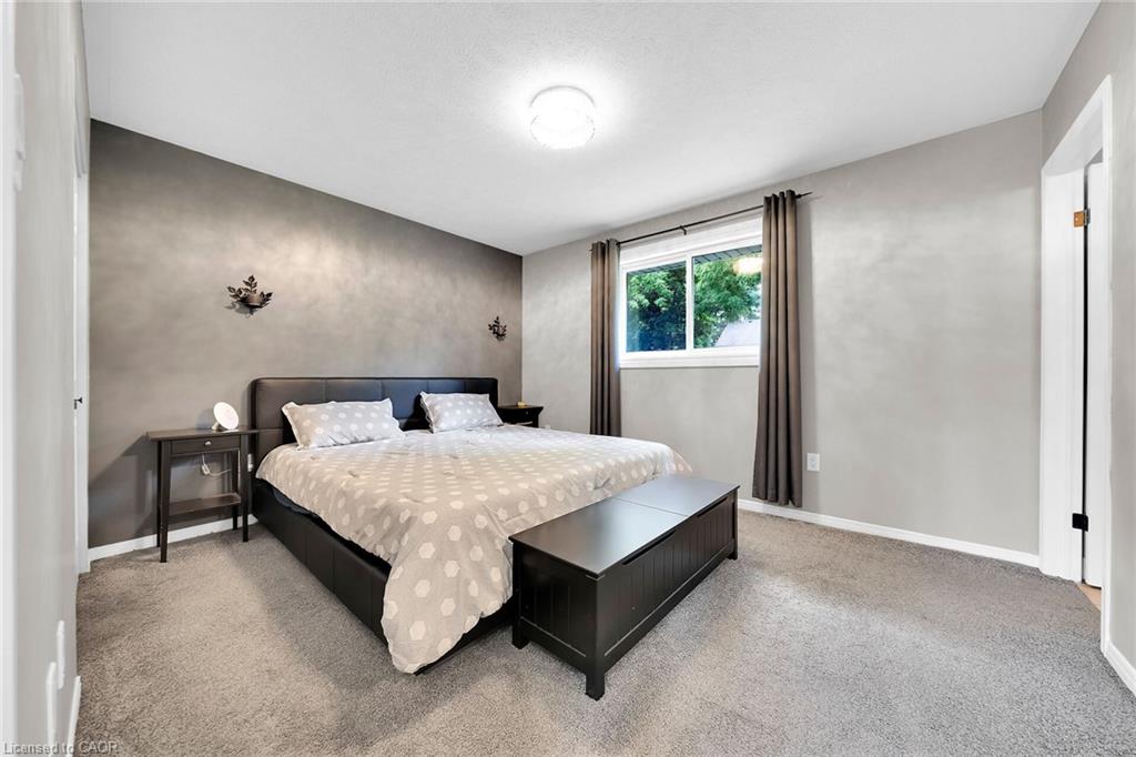 47 Winnett Street N Property Photo 14