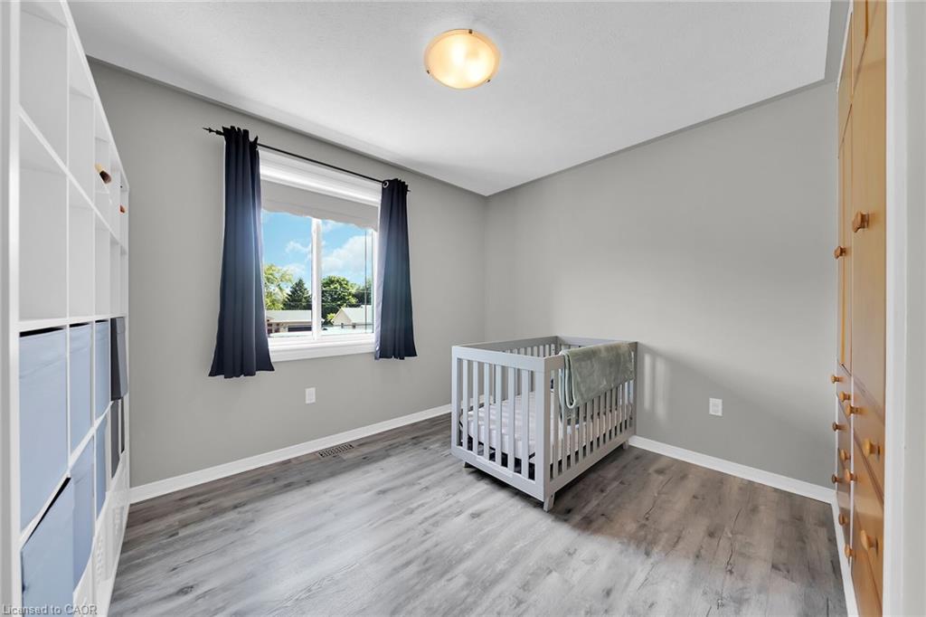 47 Winnett Street N Property Photo 17