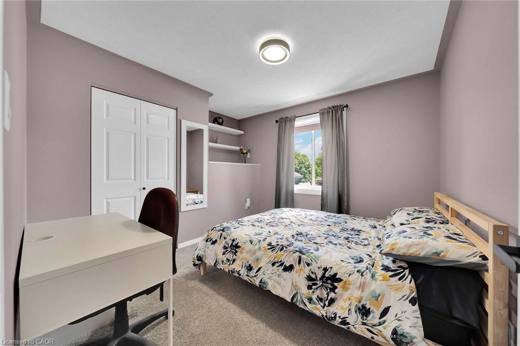 47 Winnett Street N Property Photo 18