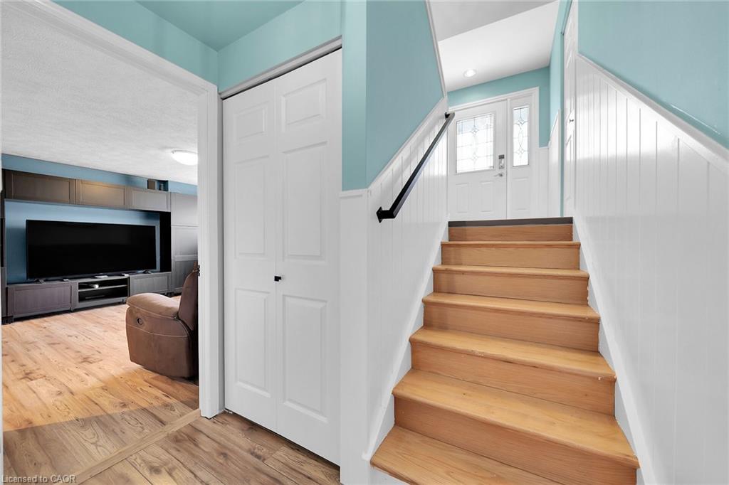 47 Winnett Street N Property Photo 19