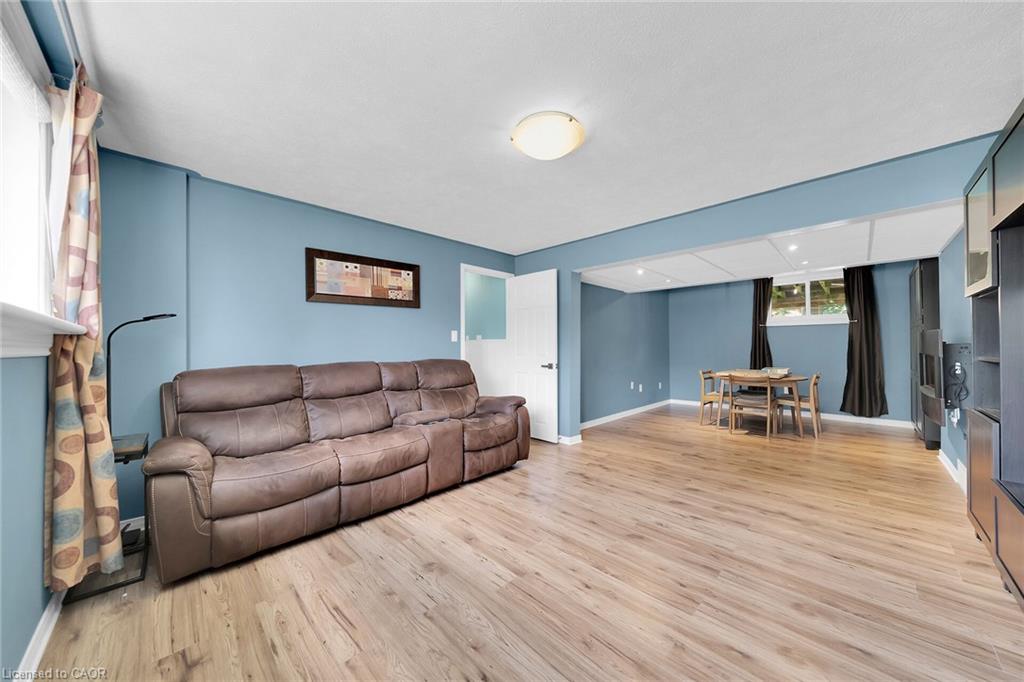 47 Winnett Street N Property Photo 22