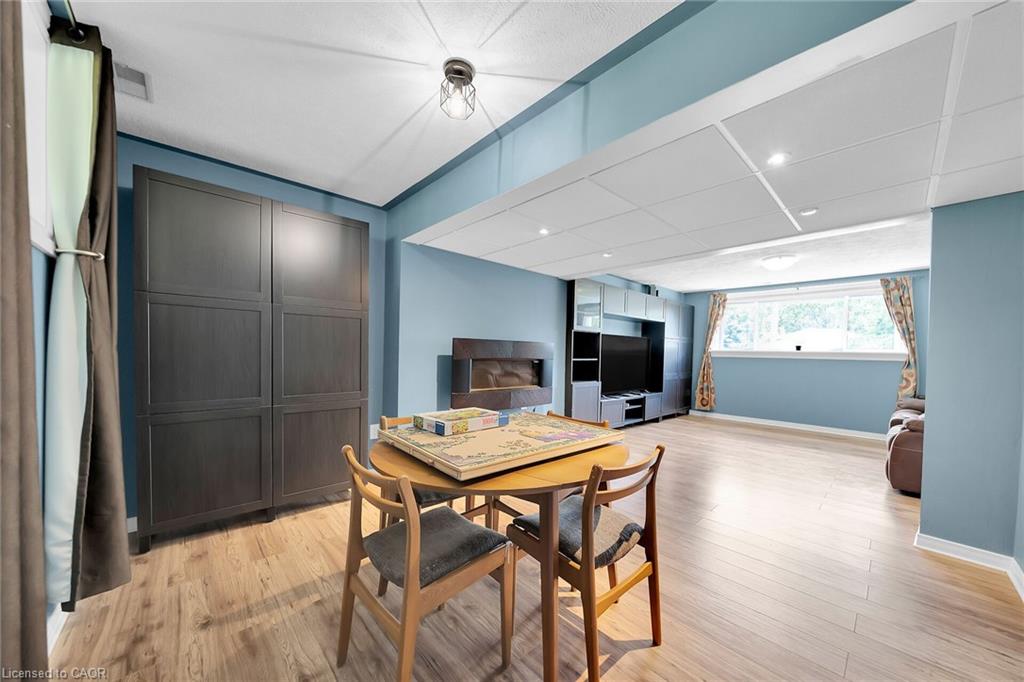 47 Winnett Street N Property Photo 24