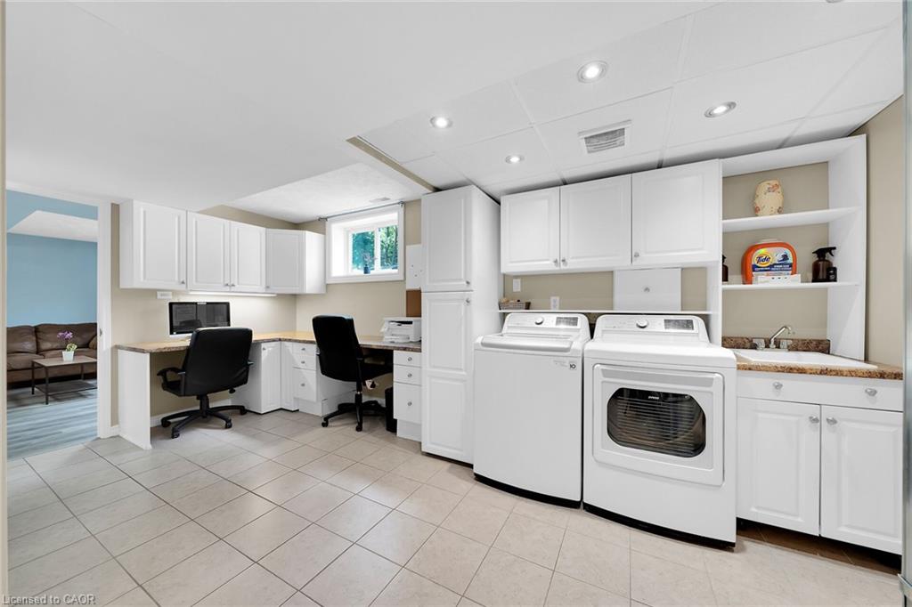 47 Winnett Street N Property Photo 26