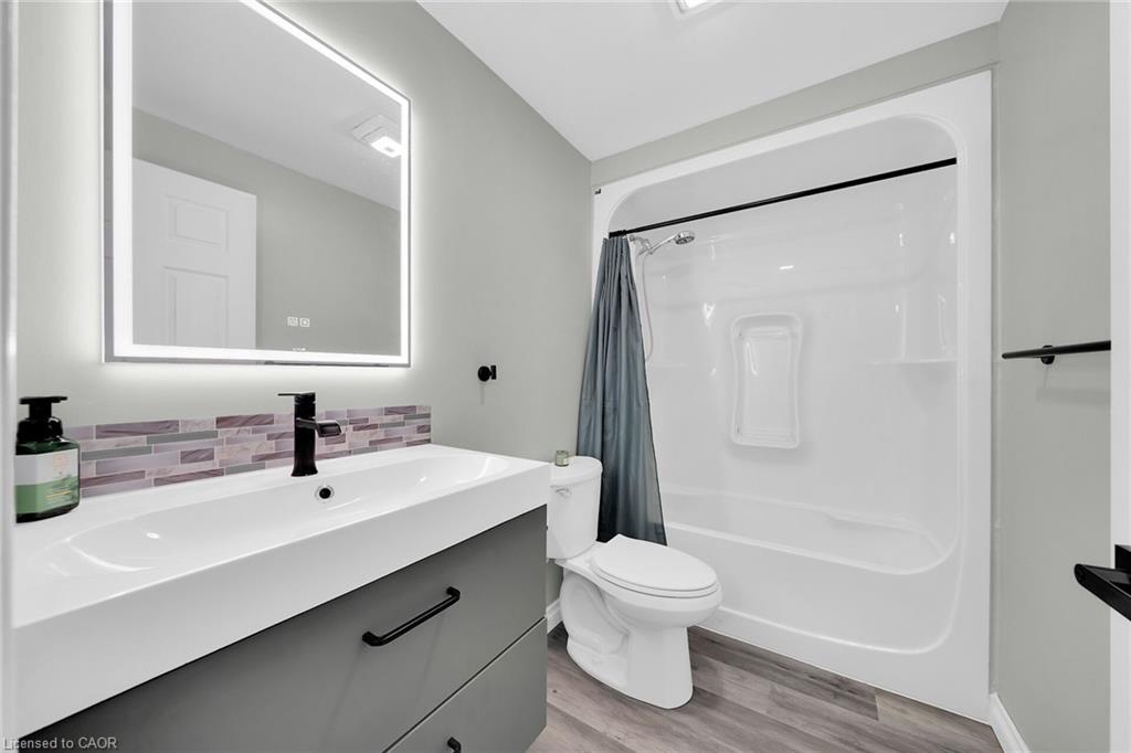 47 Winnett Street N Property Photo 29