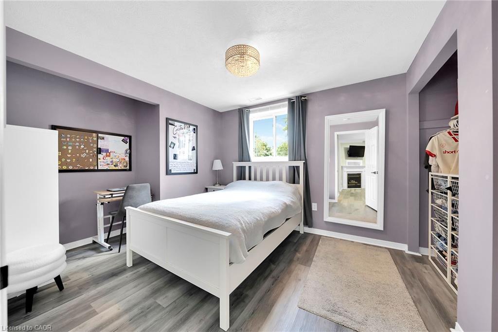 47 Winnett Street N Property Photo 30