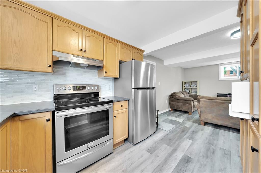 47 Winnett Street N Property Photo 34