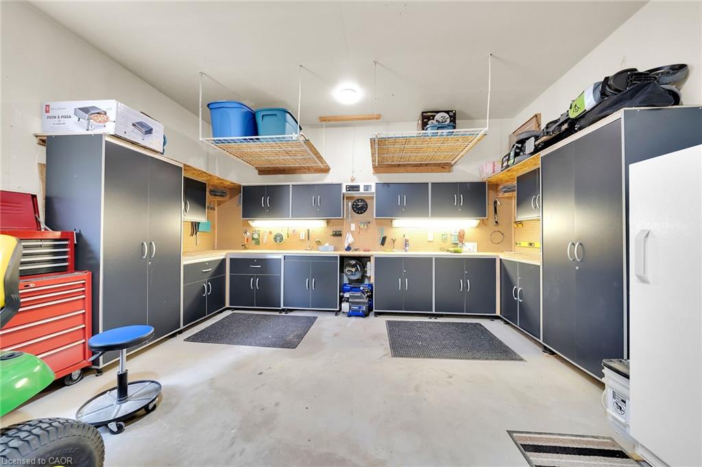 47 Winnett Street N Property Photo 36