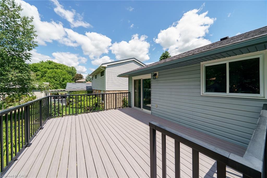 47 Winnett Street N Property Photo 37