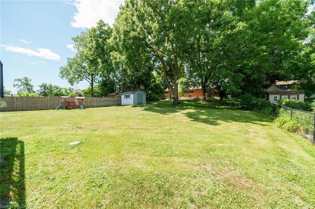 47 Winnett Street N Property Photo 39