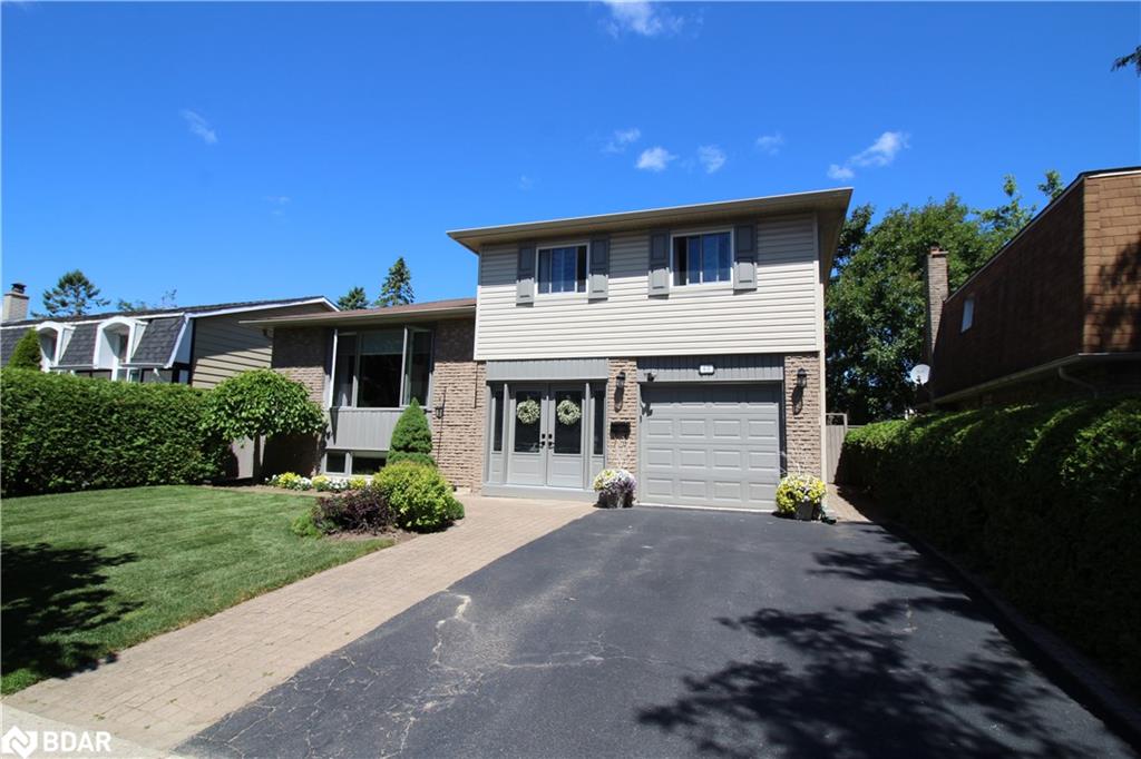 60 Chieftain Crescent Property Photo 1