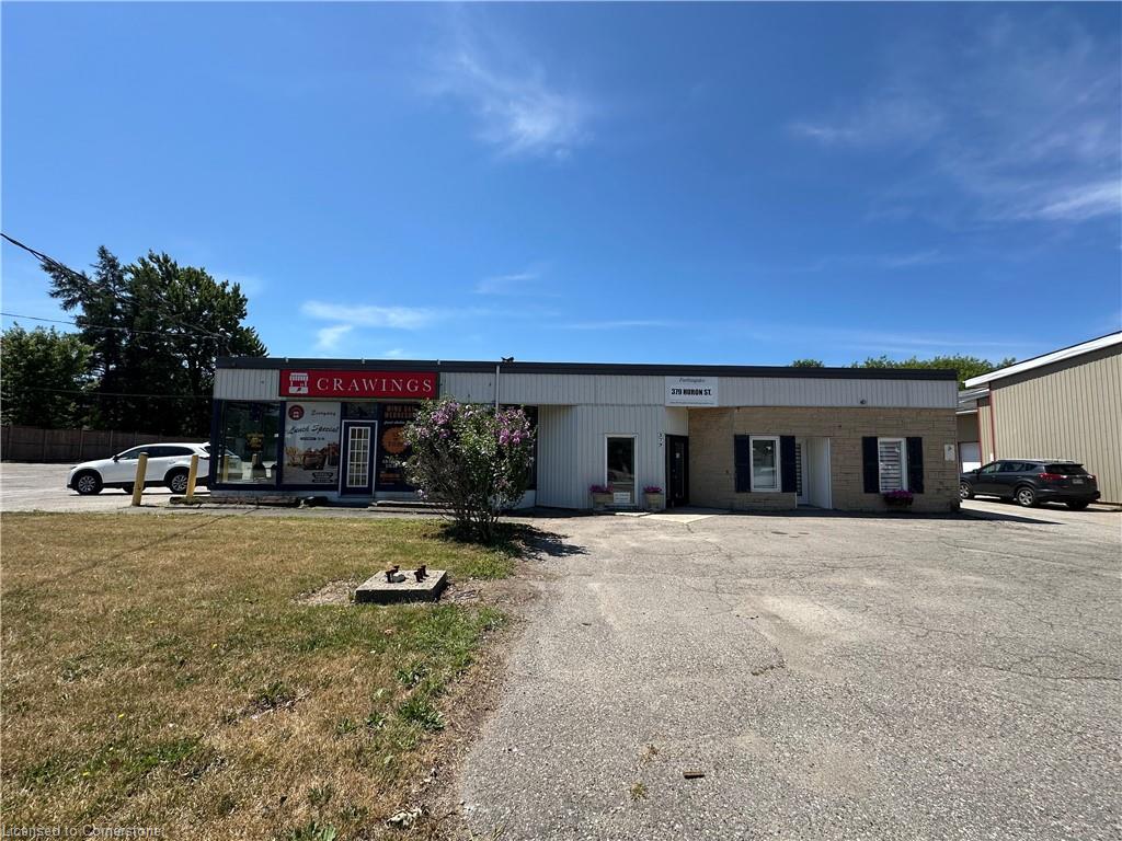 377 Huron Street Property Photo 4