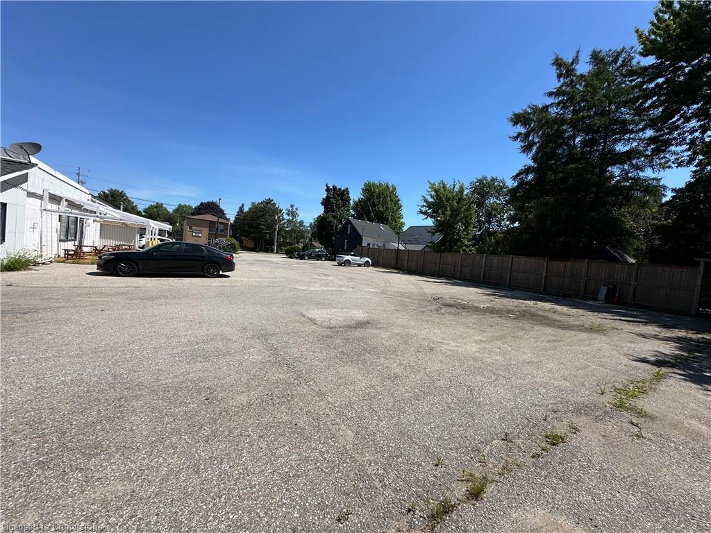 377 Huron Street Property Photo 7