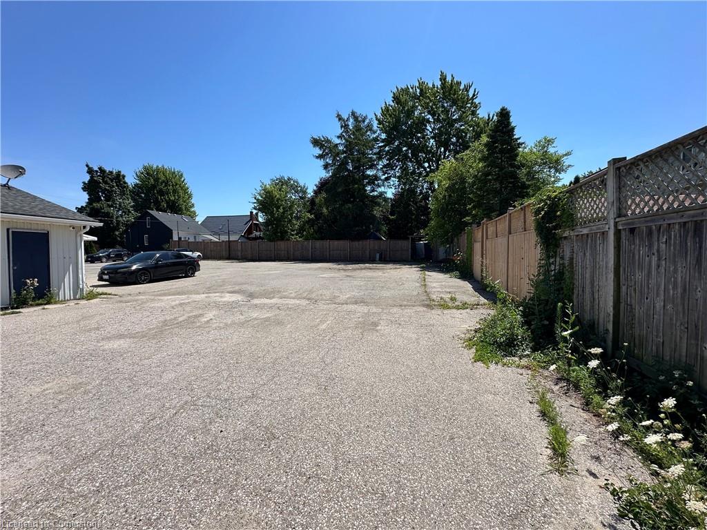 377 Huron Street Property Photo 8