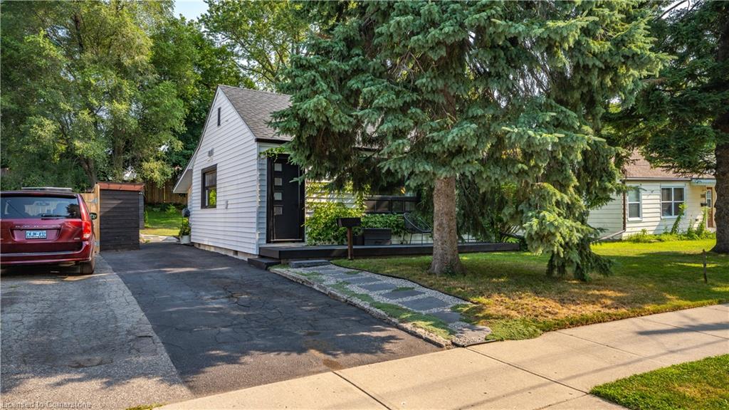 102 Spadina Road E Property Photo 5