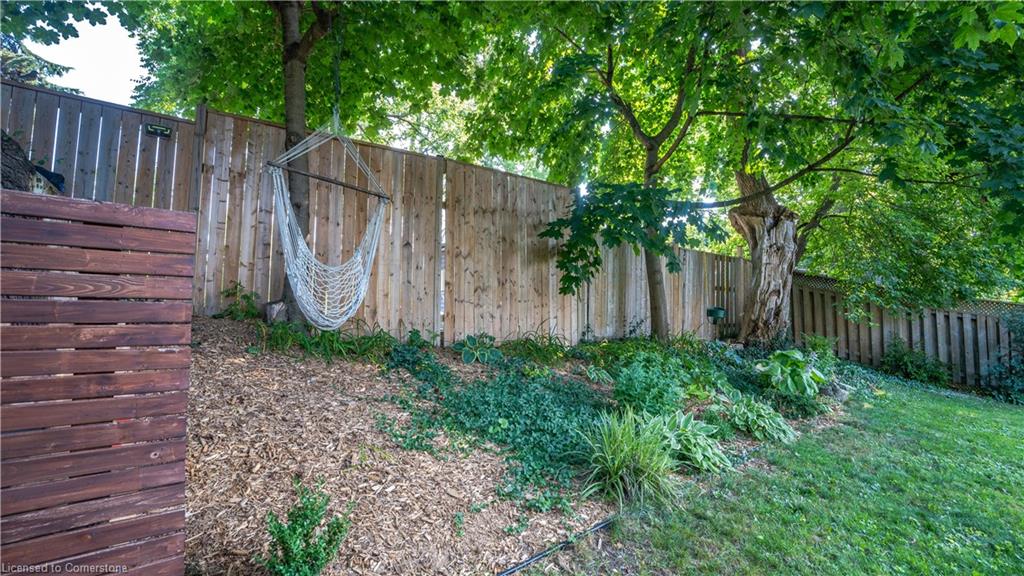 102 Spadina Road E Property Photo 9