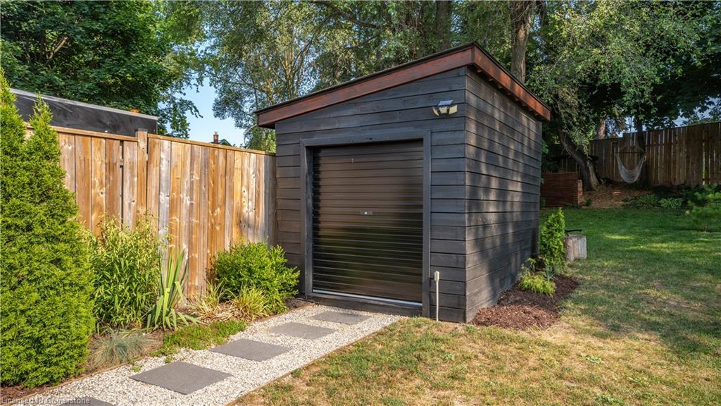 102 Spadina Road E Property Photo 15