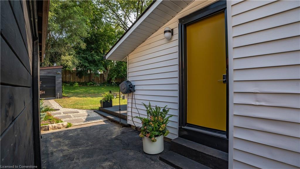 102 Spadina Road E Property Photo 18