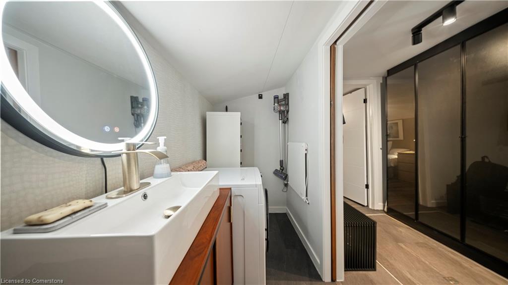 102 Spadina Road E Property Photo 19
