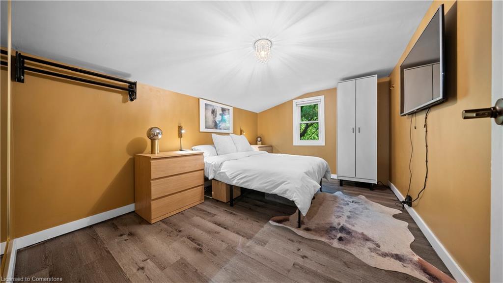 102 Spadina Road E Property Photo 22