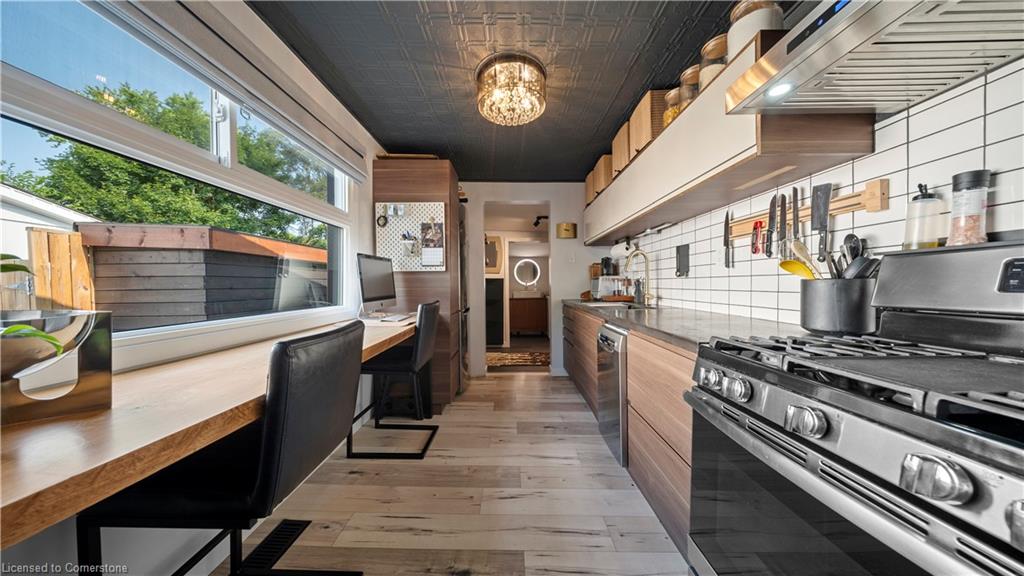 102 Spadina Road E Property Photo 25