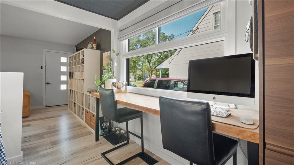 102 Spadina Road E Property Photo 26