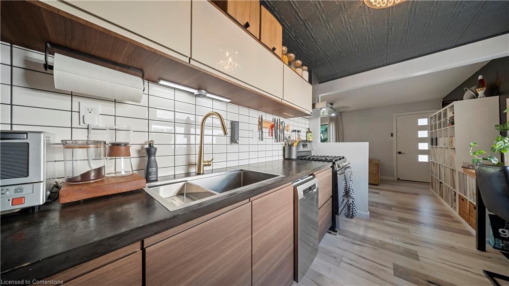102 Spadina Road E Property Photo 27