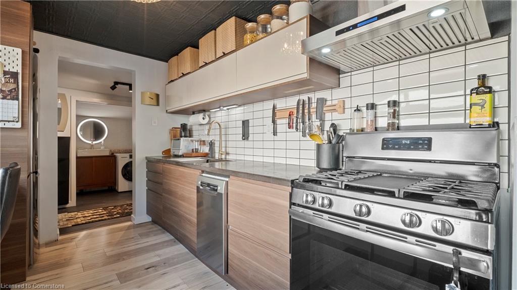102 Spadina Road E Property Photo 28