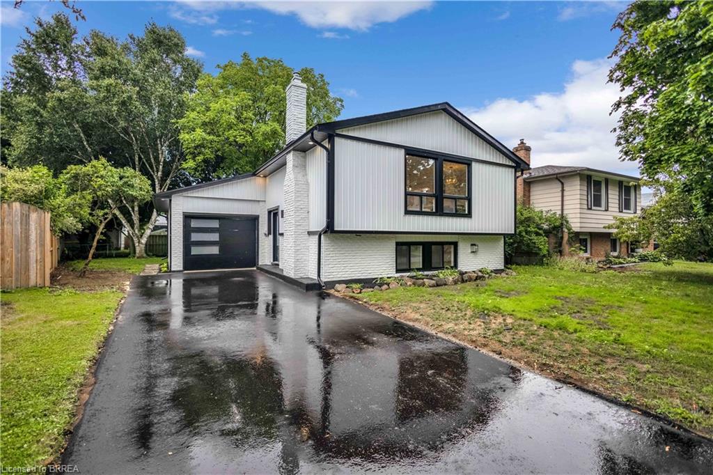28 Crestlynn Crescent Property Photo 1