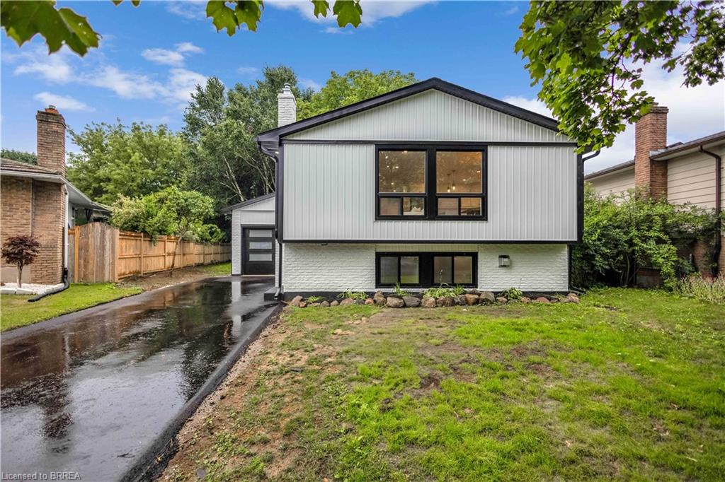 28 Crestlynn Crescent Property Photo 2