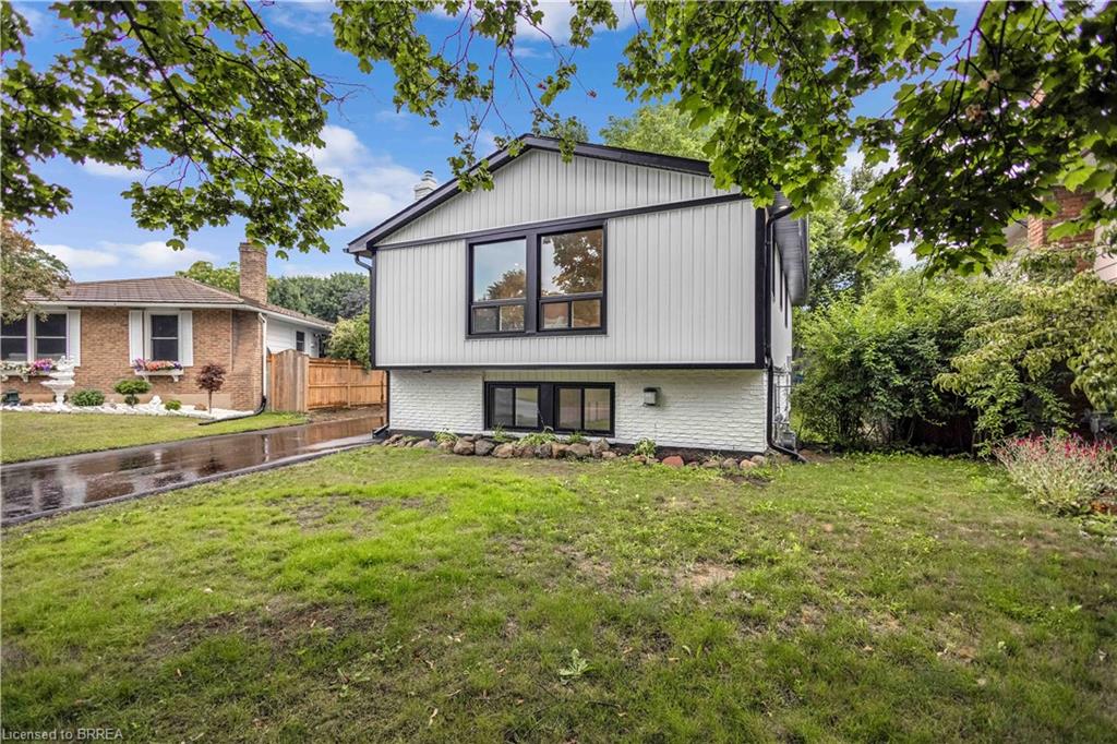 28 Crestlynn Crescent Property Photo 3