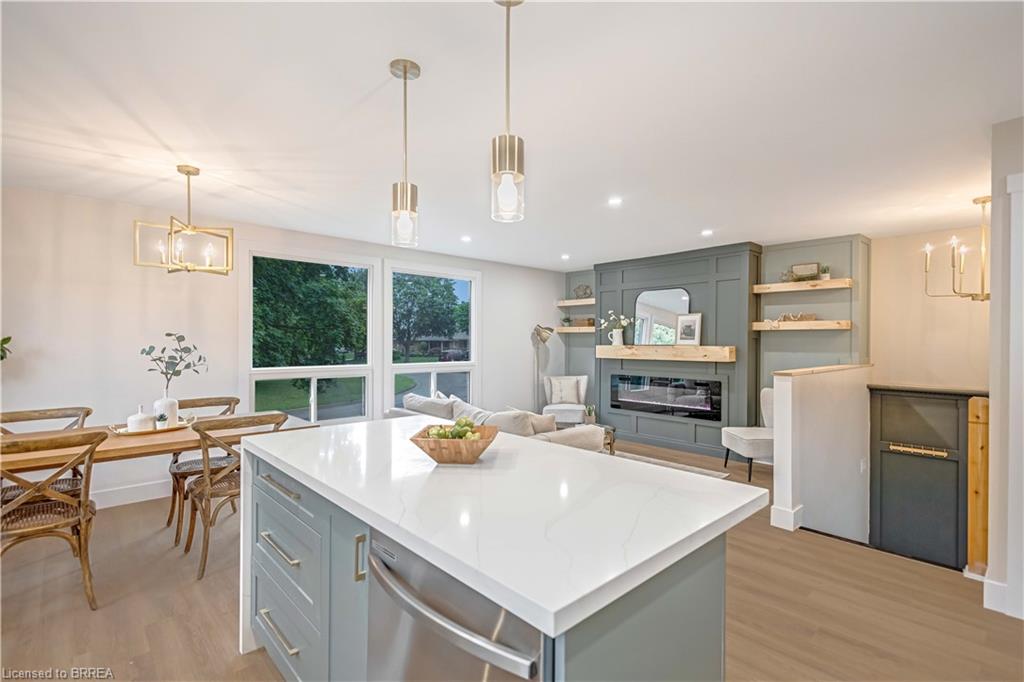 28 Crestlynn Crescent Property Photo 8