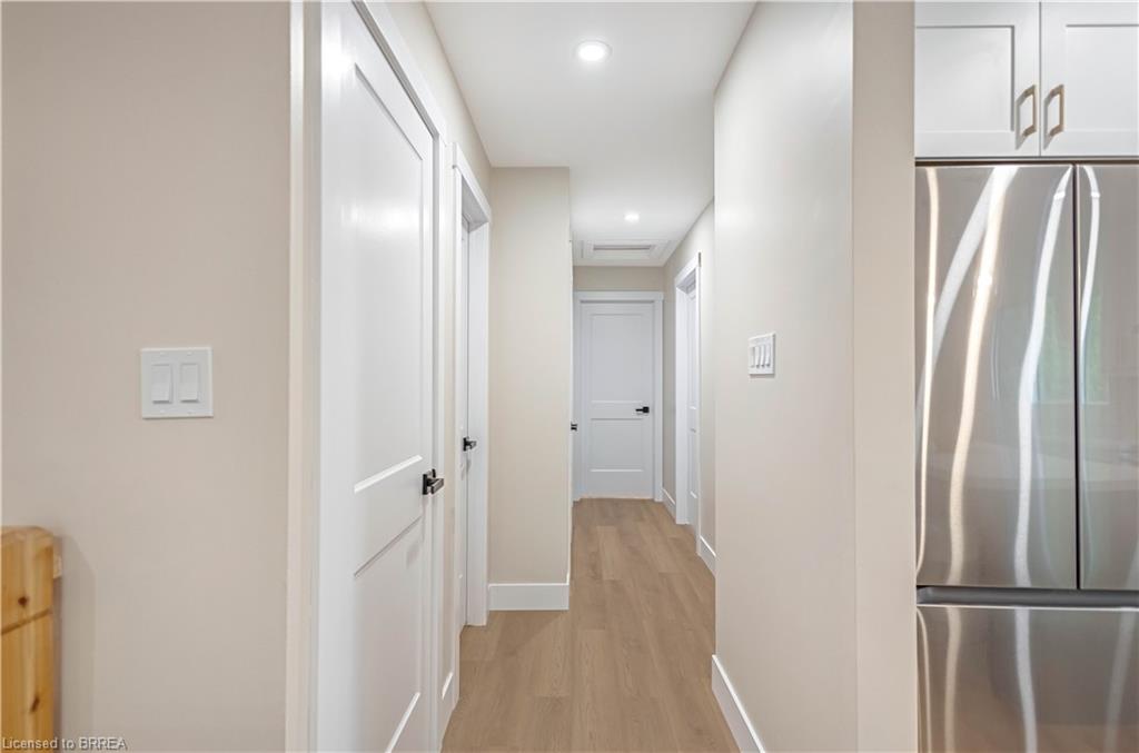 28 Crestlynn Crescent Property Photo 15