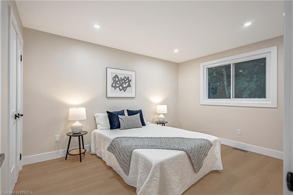 28 Crestlynn Crescent Property Photo 16