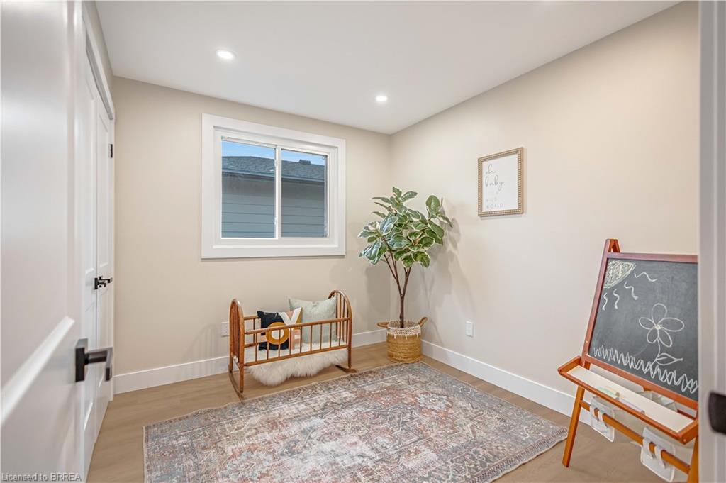 28 Crestlynn Crescent Property Photo 21
