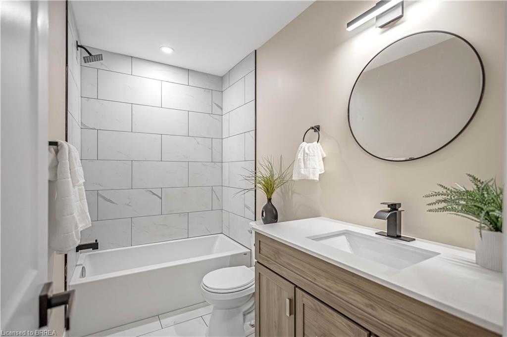 28 Crestlynn Crescent Property Photo 23