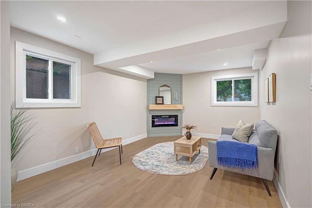 28 Crestlynn Crescent Property Photo 24